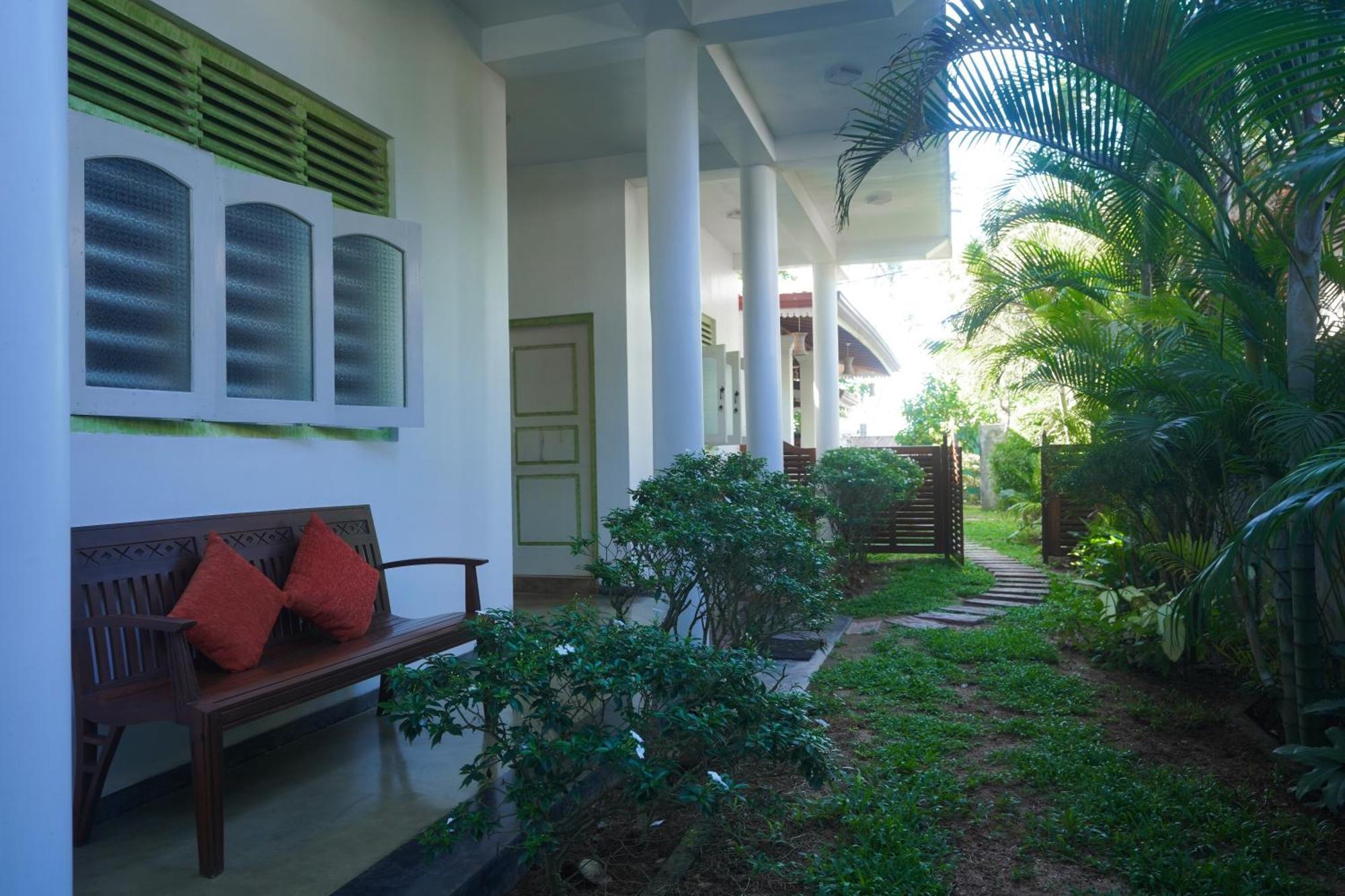 Casa Tharin Madiha Bed and Breakfast Matara Exteriör bild